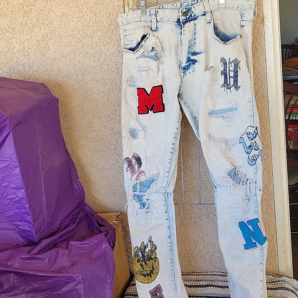 Smoke Rise Distressed Light Blue Fashion Jeans with Patches Size 34 x 32